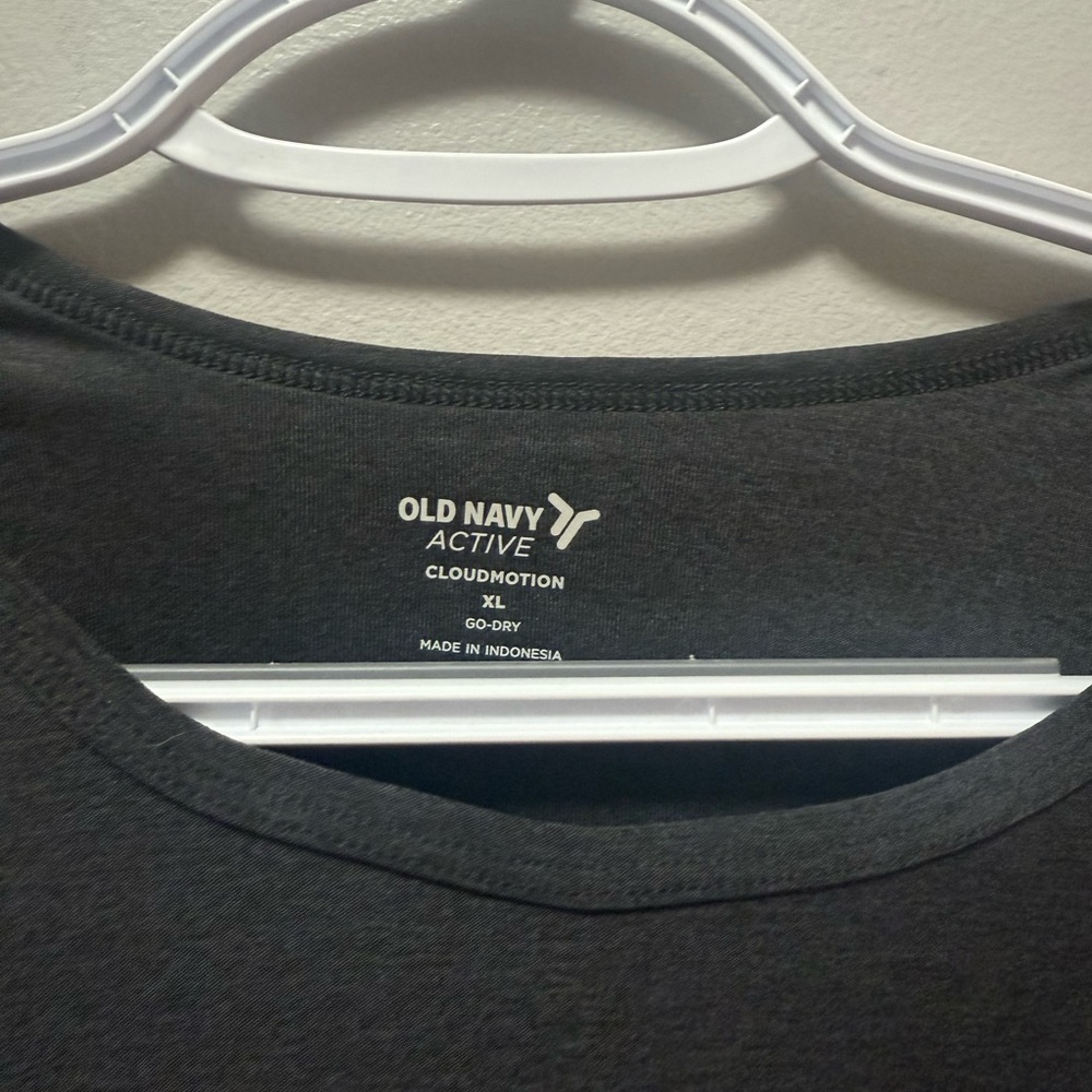 Old Navy Cloud Motion Top - Picture 3 of 3